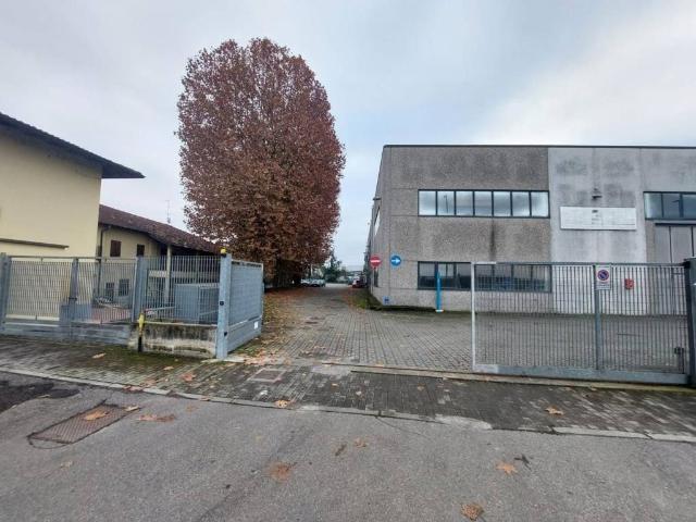 Locale Commerciale in vendita a Ozzero, Lombardia