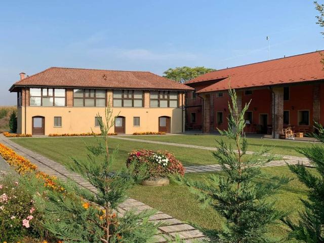 Locale Commerciale in vendita a Morimondo, Lombardia