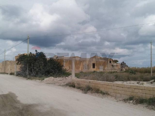 Locale Commerciale in vendita a Pachino, Sicilia