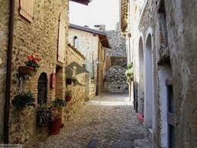 Locale Commerciale in vendita a Padenghe Sul Garda, Lombardia