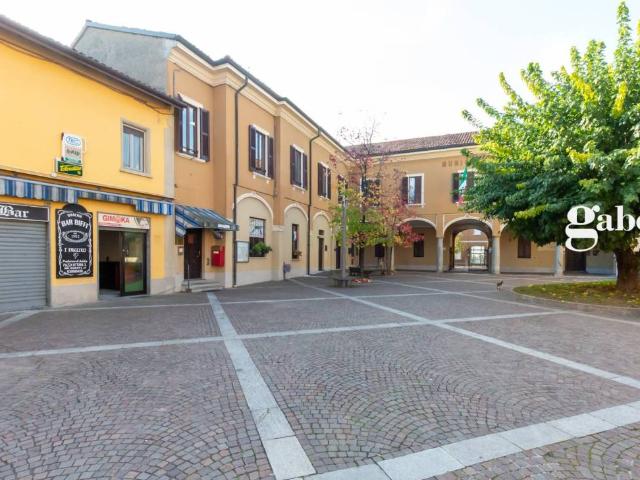 Locale Commerciale in vendita a Paderno D'adda, Lombardia