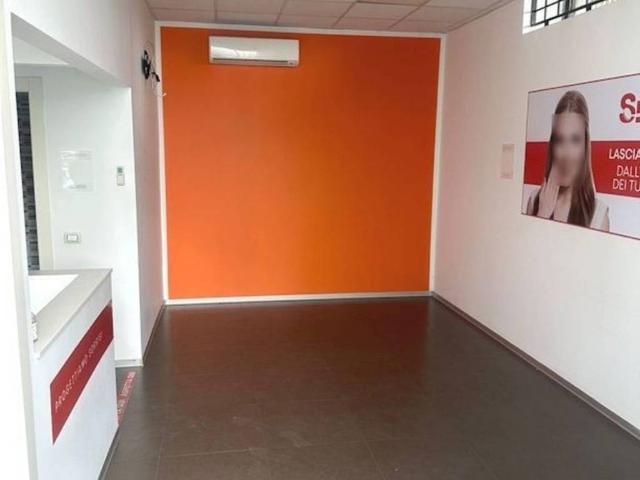 Locale Commerciale in vendita a Zona Omogenea Milano Nord, Paderno Dugnano
