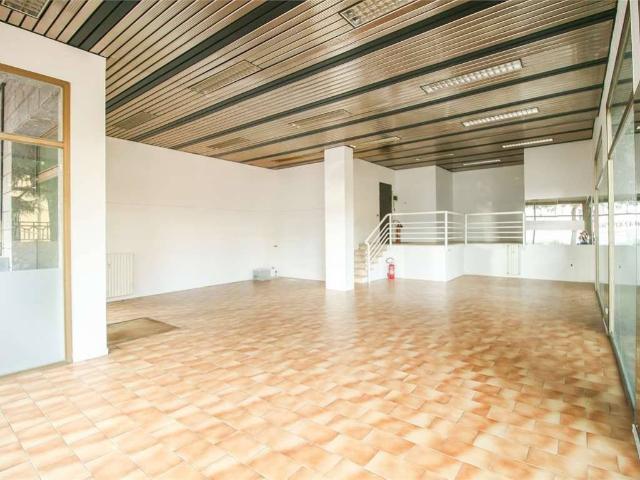 Locale Commerciale in vendita a Zona Omogenea Milano Nord, Paderno Dugnano