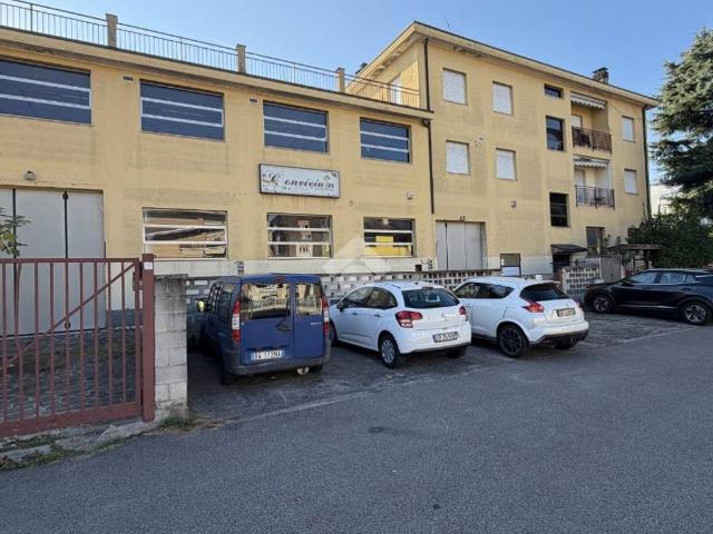 Locale Commerciale in vendita a Zona Omogenea Milano Nord, Paderno Dugnano