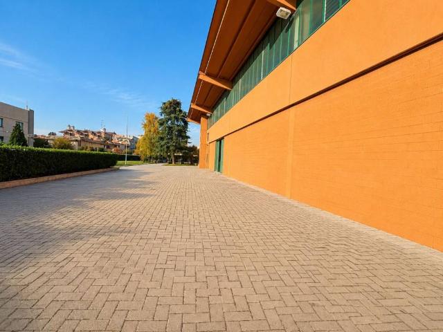 Locale Commerciale in vendita a Zona Omogenea Milano Nord, Paderno Dugnano