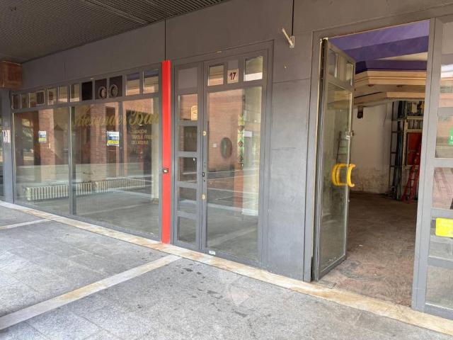 Locale Commerciale in vendita a Zona Omogenea Milano Nord, Paderno Dugnano