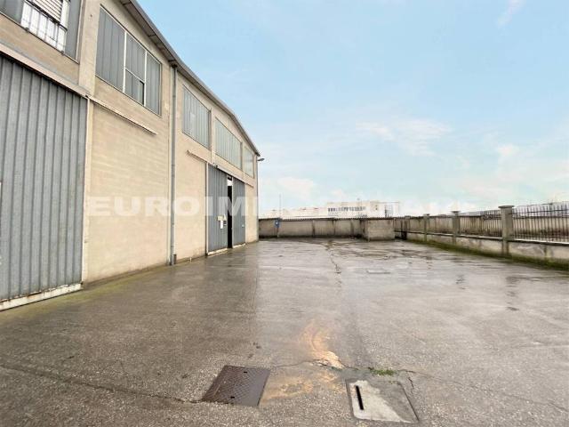 Locale Commerciale in vendita a Paderno Franciacorta, Lombardia