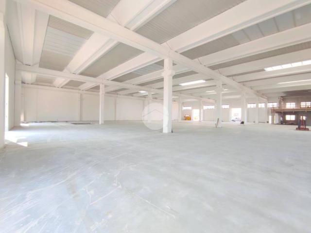 Locale Commerciale in vendita a Paderno Franciacorta, Lombardia