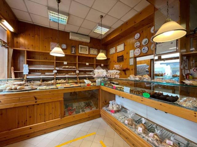Locale Commerciale in vendita a Padova, Veneto