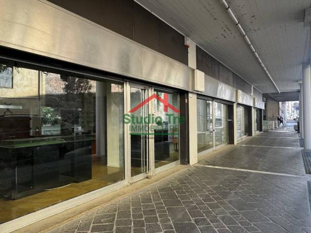 Locale Commerciale in vendita a San Giuseppe, Padova