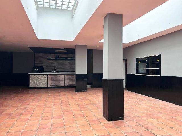 Locale Commerciale in vendita a San Giuseppe, Padova
