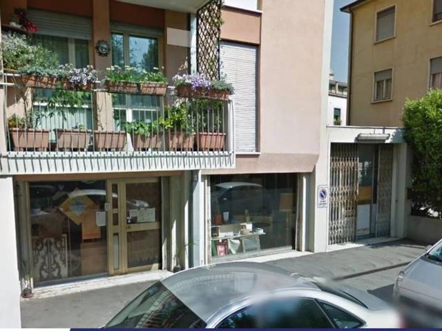 Locale Commerciale in vendita a Padova, Veneto