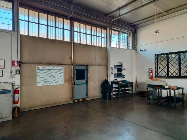 Locale Commerciale in vendita a Camin, Padova