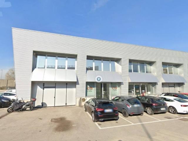 Locale Commerciale in vendita a Camin, Padova