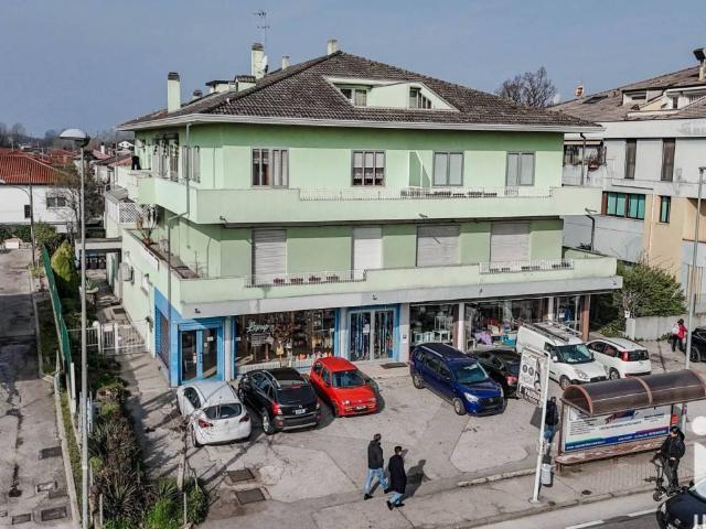 Locale Commerciale in vendita a Pontevigodarzere, Padova
