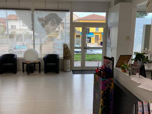 Locale Commerciale in vendita a San Carlo, Padova