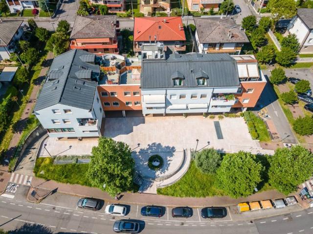 Locale Commerciale in vendita a Padova