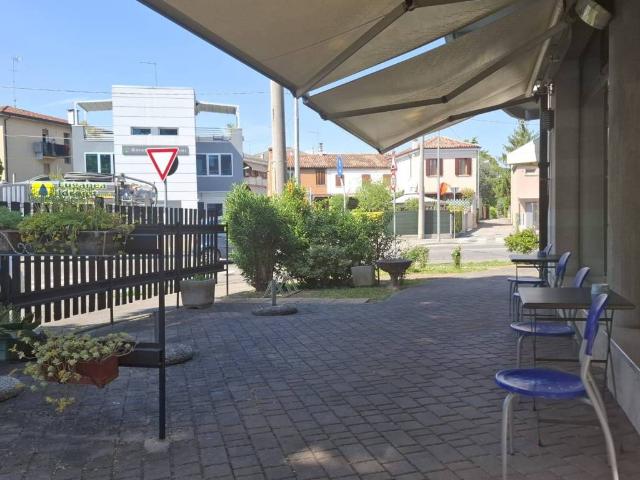 Locale Commerciale in vendita a Brusegana, Padova