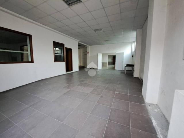 Locale Commerciale in vendita a San Carlo, Padova