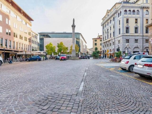 Locale Commerciale in vendita a Padova, Veneto