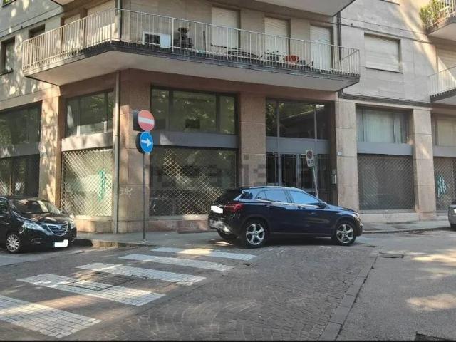 Locale Commerciale in vendita a Stanga, Padova
