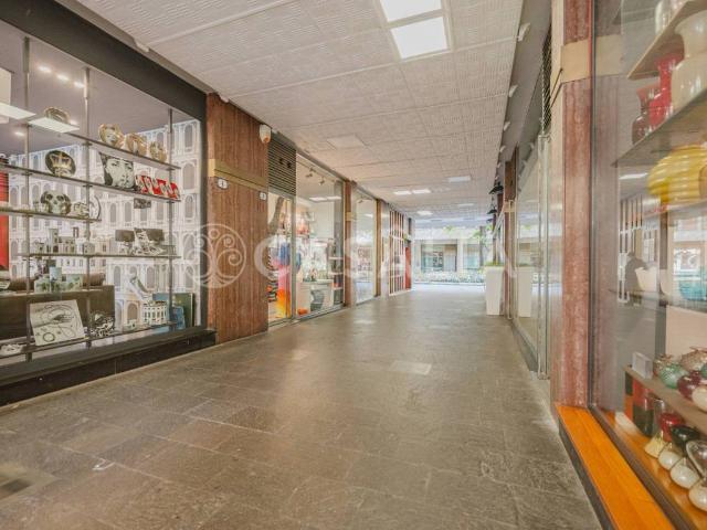 Locale Commerciale in vendita a Padova, Veneto