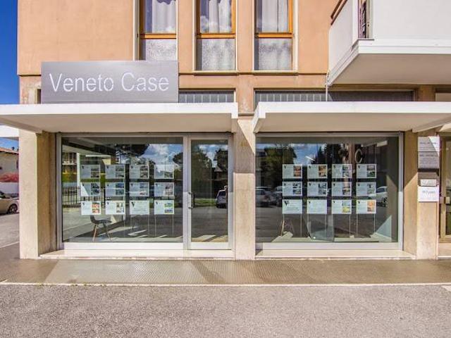 Locale Commerciale in vendita a Mortise, Padova