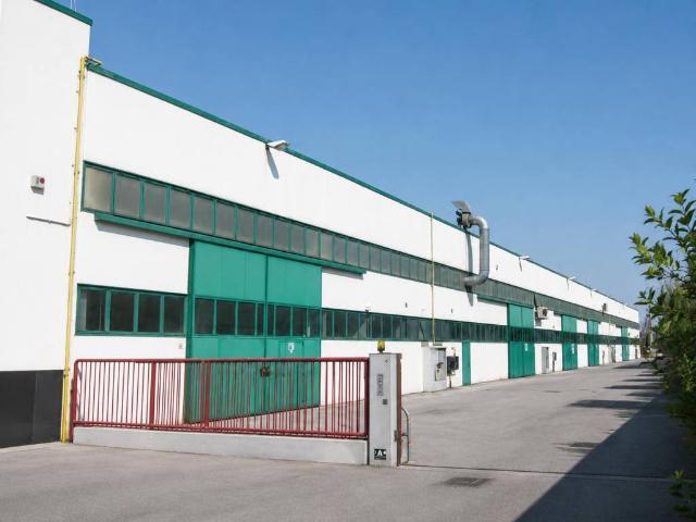 Locale Commerciale in vendita a Paese, Veneto