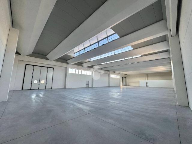 Locale Commerciale in vendita a Paese, Veneto
