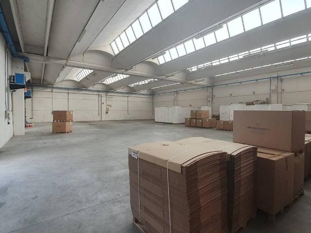 Locale Commerciale in vendita a Paese, Veneto