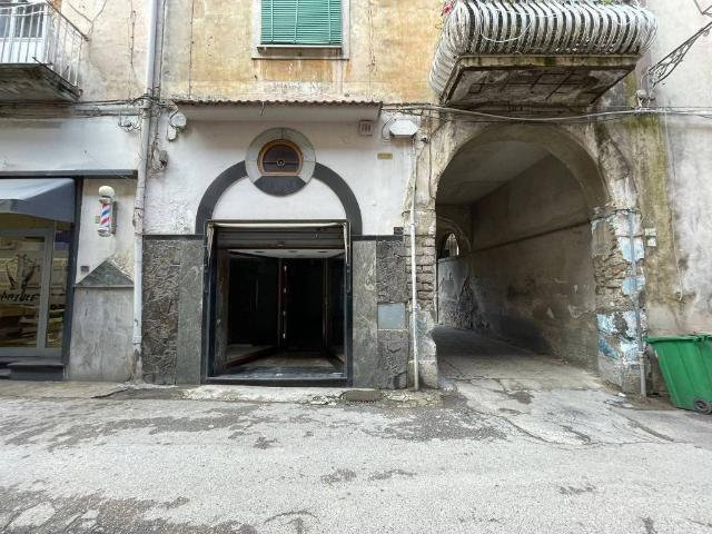 Locale Commerciale in vendita a Pagani, Campania