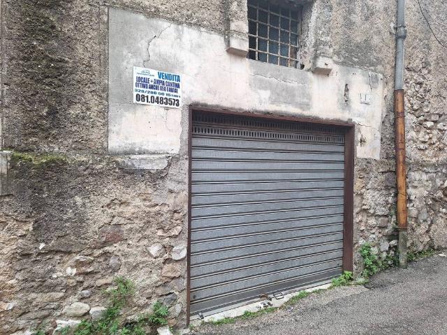 Locale Commerciale in vendita a Pagani, Campania