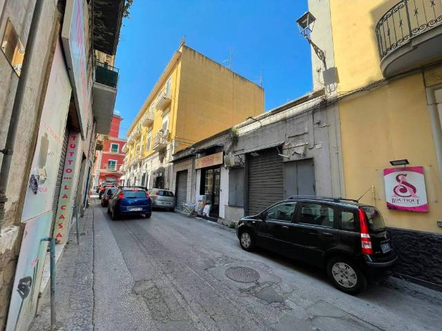 Locale Commerciale in vendita a Pagani, Campania