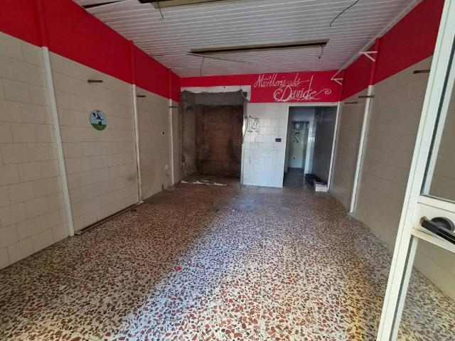 Locale Commerciale in vendita a Pagani, Campania