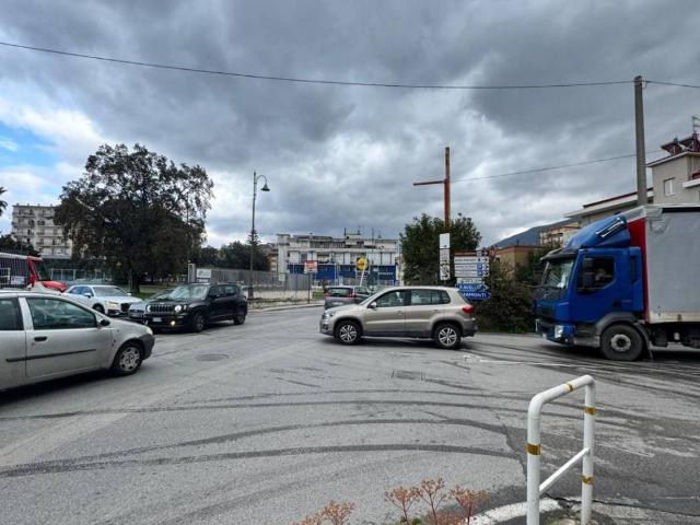 Locale Commerciale in vendita a Pagani, Campania