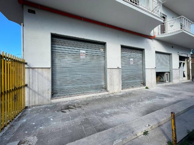 Locale Commerciale in vendita a Pagani, Campania