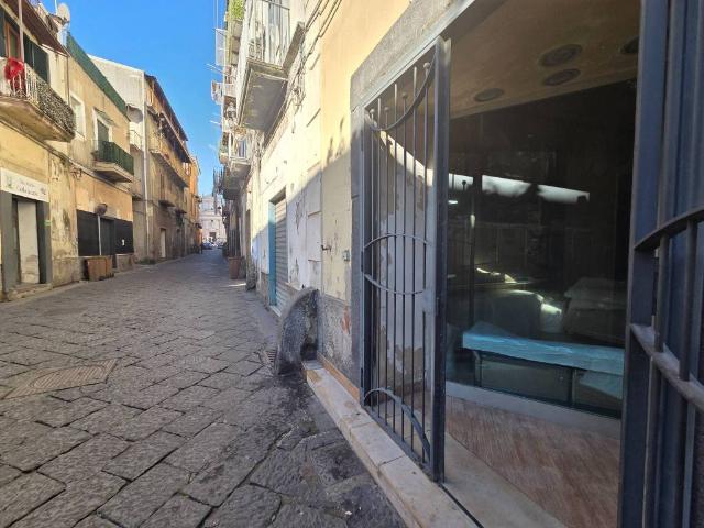 Locale Commerciale in affitto a Pagani, Campania