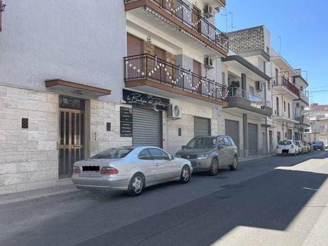 Locale Commerciale in vendita a Puglia, Taranto