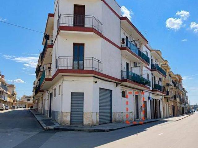 Locale Commerciale in vendita a Puglia, Taranto