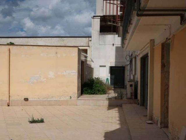 Locale Commerciale in vendita a Puglia, Taranto