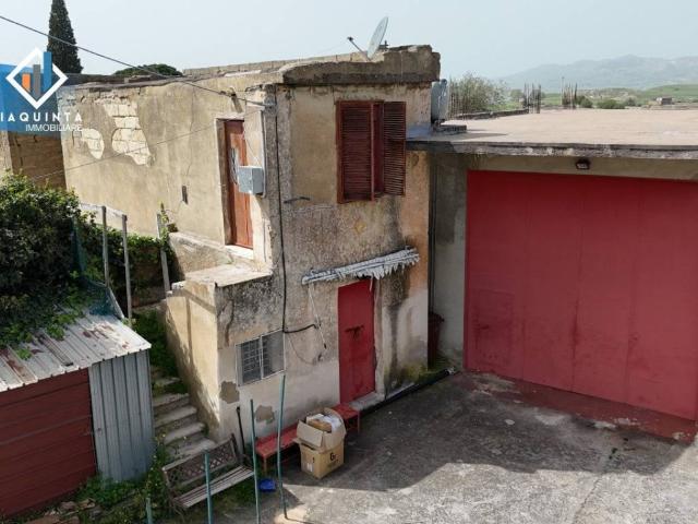 Locale Commerciale in vendita a Palagonia, Sicilia
