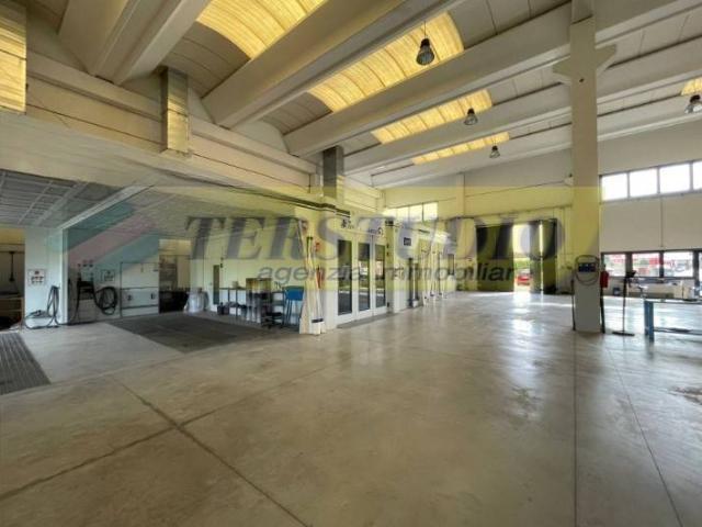 Locale Commerciale in vendita a Brughiera, Palazzago
