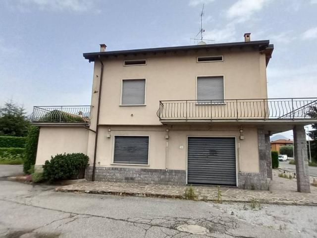 Locale Commerciale in vendita a Brughiera, Palazzago