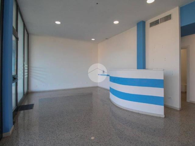 Locale Commerciale in vendita a Palazzo Pignano, Lombardia