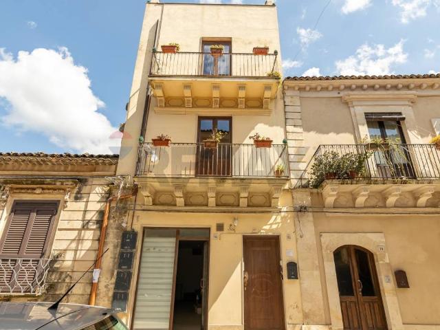 Locale Commerciale in vendita a Palazzolo Acreide, Sicilia