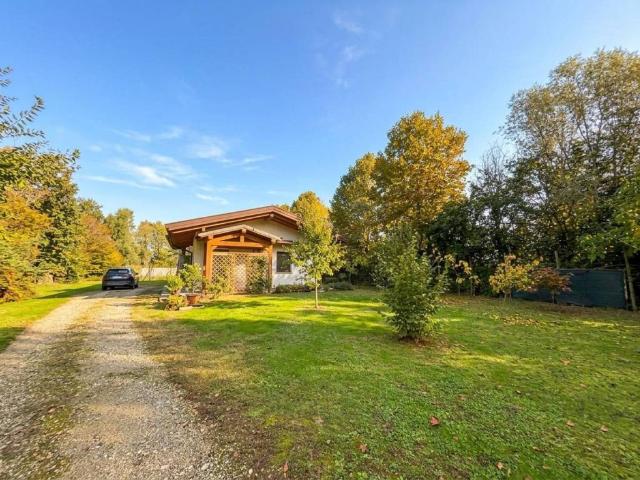 Locale Commerciale in vendita a Palazzolo Dello Stella, Friuli-Venezia Giulia
