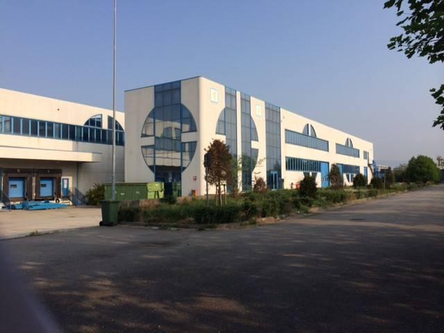 Locale Commerciale in vendita a Palazzolo Sull'oglio, Lombardia