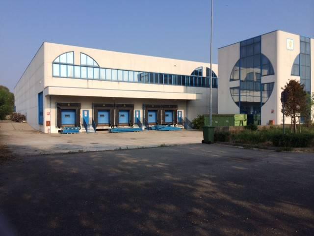 Locale Commerciale in vendita a Gardale, Palazzolo sull'Oglio