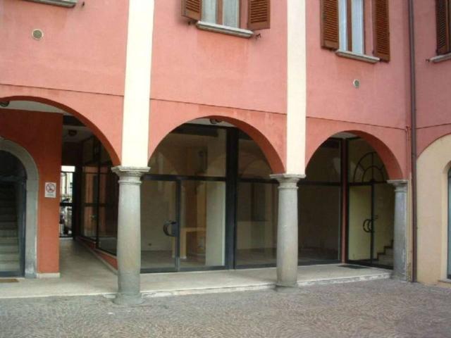 Locale Commerciale in vendita a San Rocco, Palazzolo Sull'oglio