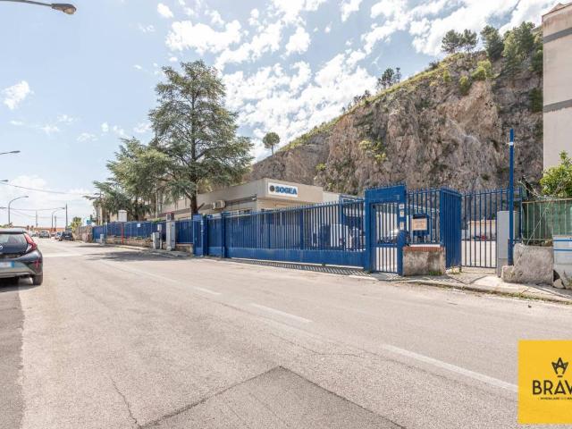 Locale Commerciale in vendita a IV Circoscrizione, Palermo
